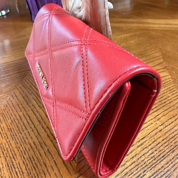 NWT Michael Kors Jet Set Travel
Lg PVC Leather Trifold Wallet (Chili) - Picture 4 of 10